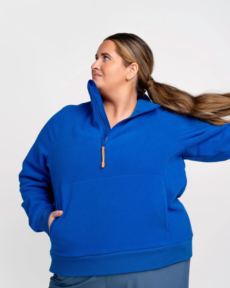 Front of a model wearing a size L go explore essential fleece in neptune by alder apparel. | dia_product_style_image_id:318994